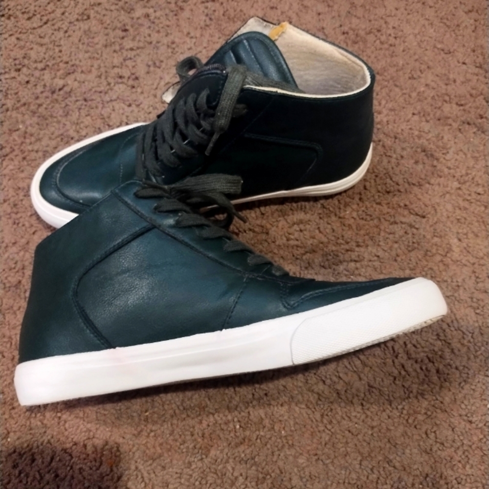 Casual shoes
